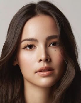 Urassaya Sperbund